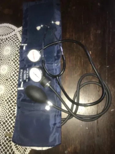 Aparelhos para verificar a pressão arterial completo tenho 2 $50.00 cada conjunto