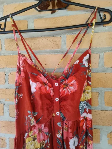 Vestido vermelho floral longo
