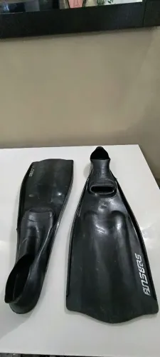 Vende-se Nadadeira preta marca Seasub num.39/41