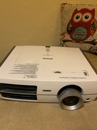 Projetor Epson Home Cinema 8350 Full HD - LEIA: Lâmpada Queimada