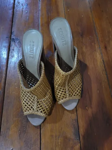 Sandálias Schutz em palha - Tamanho 38