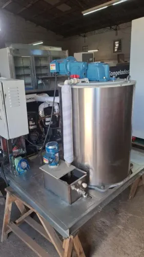 MÁQUINA DE GELO ESCAMA