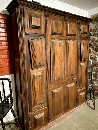 Estante de Madeira Rústica Com  Mesa Retrátil. Raridade dos anos 60.
