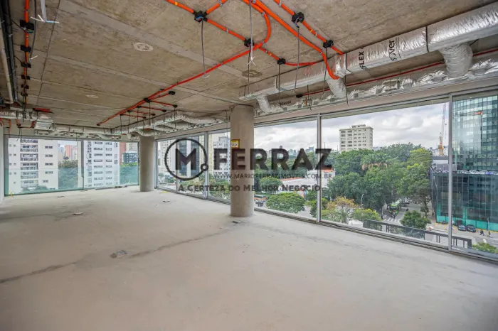 Apartamento com Projeto do renomado Arquiteto Eduardo Almeida
