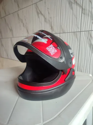 Capacete San Marino novinho, nunca usado!