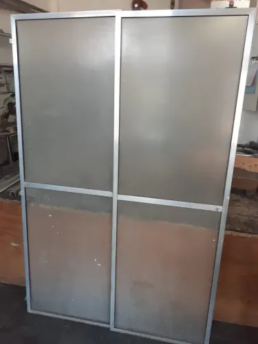Box  de acrílico e alumínio manutenção e reformas.