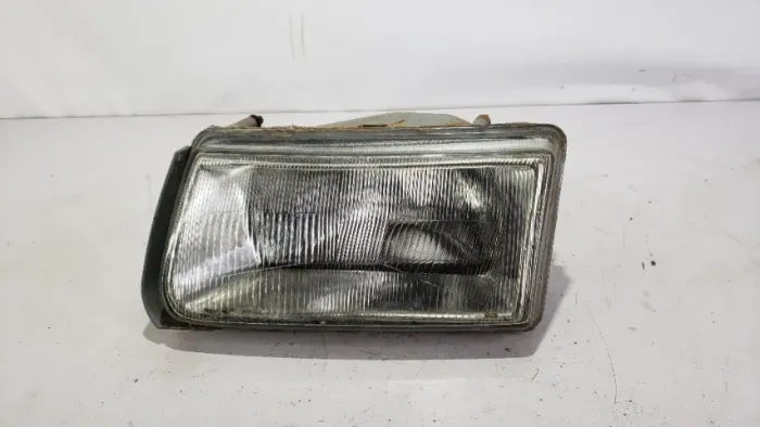 Farol lado esquerdo VW Santana 99 a 06 derretido LEIA