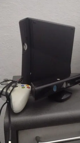Xbox Completo + Kinect + Jogos + 2 Controles