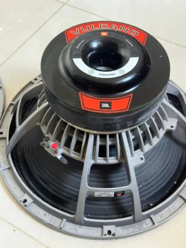 2 Alto Falantes de 18" JBL Selenium Vulcano 18SWV3.8 - 1900 Watts RMS - 4 Ohms