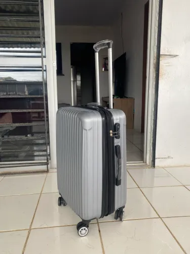 Mala de Viagem 23Kg cor prata Nova 