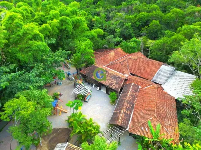 Oportunidade rara em Garopaba: ponto comercial com acesso à cachoeira!