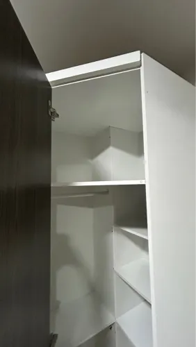 peça de canto guarda roupa oblíquo com espelho