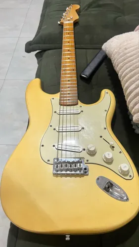 Guitarra década de 80 Giannini