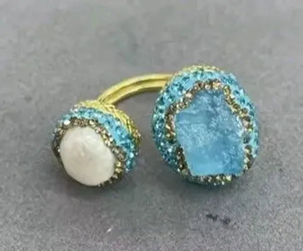 Anel pedra e pérola. Centro RJ.