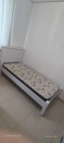 Cama solteiro ótimo estado 