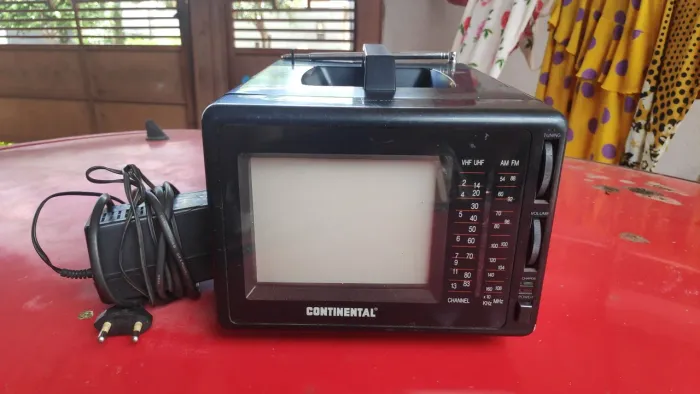 Tv portátil Continental Colorida para decorar sua sala no estado sem teste 