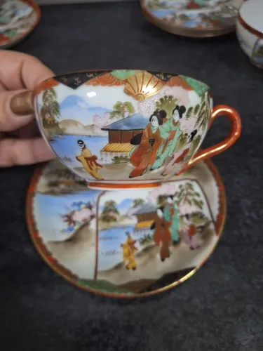 Xícara para chá com pires em Porcelana japonesa k.p. pintura com detalhes dourados