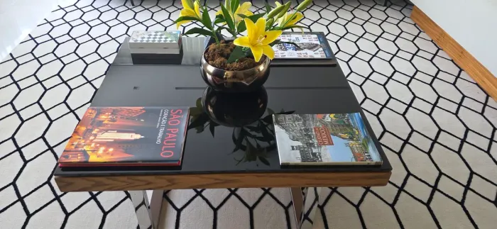 Mesa de centro LIDER com tampo de vidro 0,90 X 0,80