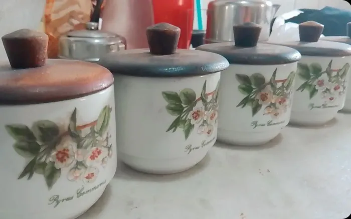 Jogo de porta condimentos de porcelana antigos
