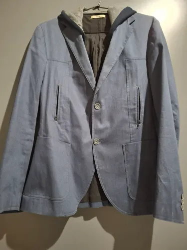 Blazer Azul com Capuz Removível - Estilo e Conforto