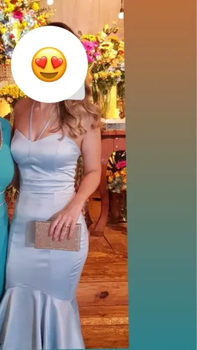 Vestido de festa azul claro com cauda sereia