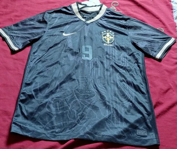 Camisa do Brasil - Nike - Tamanho G - usada. 