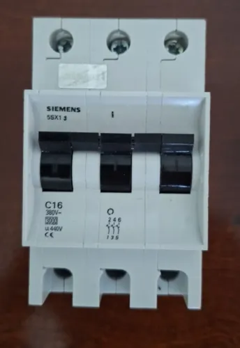 Disjuntor Siemens tripolar C16