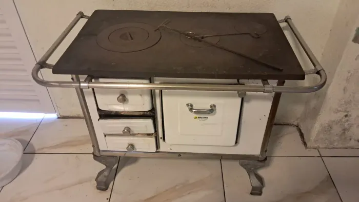 Vendo fogão a lenha