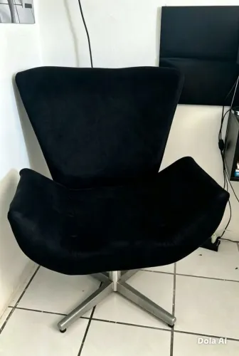 POLTRONA GIRATÓRIA PRETA 