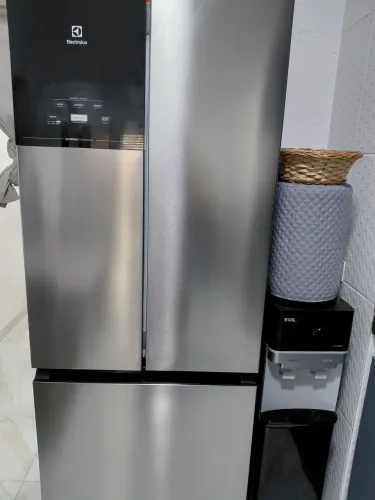 Geladeira Electrolux 3 porta 1 ano de uso preciso vender pra mim mudar pra fora do estado