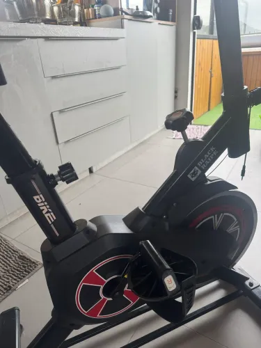 Bicicleta Ergométrica Black Rape em ótimo estado
