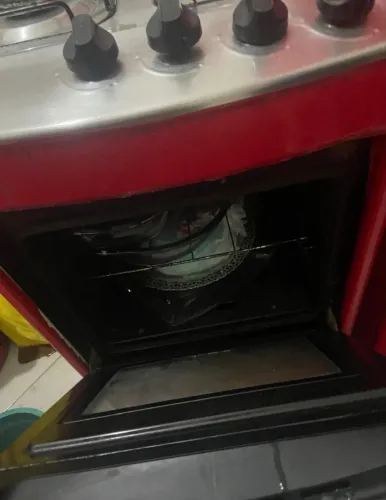 Fogão 4 bocas em bom estado. 