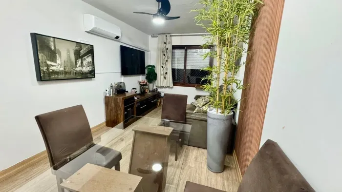 Apartamento 2 dormitórios reformado mobiliado próximo Assis Brasil Porto Alegre