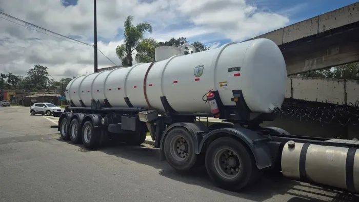 Carreta Tanque Revestida com fibra OPORTUNIDADE