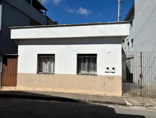 CASA AMPLA COM KITNET À VENDA NO BAIRRO FÁBRICAS - SÃO JOÃO DEL-REI
