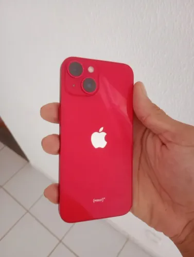 iPhone 14 red