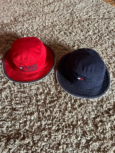 Bucket da tommy original sm valor $150 cada ou os dois por $250