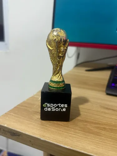 MINI TAÇA COPA DO MUNDO COMEMORATIVA ESPORTES DA SORTE