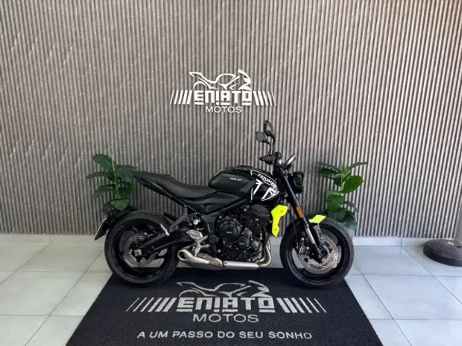TRIUMPH TRIDENT 660 PRETA 2024
