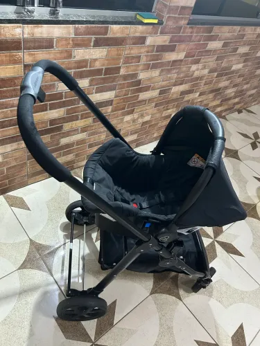 Carrinho de bebê Moisés + bebe conforto