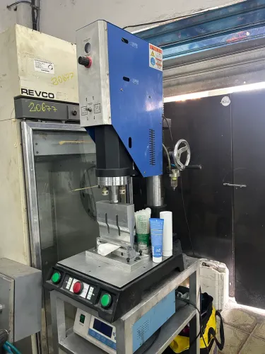 Seladora ultrassom para bisnagas plásticas