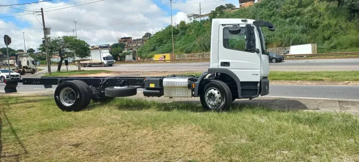 Caminhão Mercedes benz atego 1719 zero kms