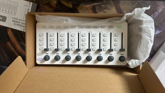 CONTROLADORA MVAVE 8 FADERS