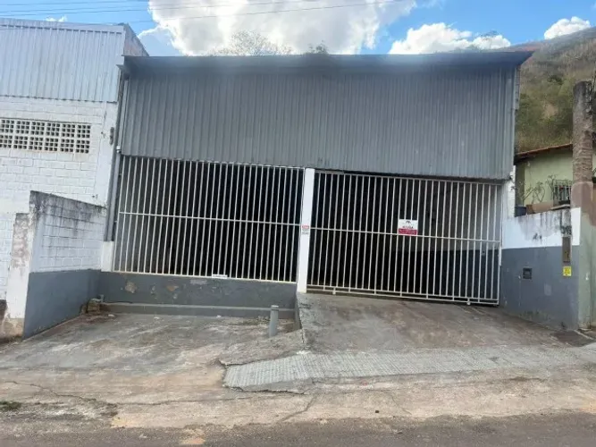 Alugo Galpão com 300m² em excelente localização no bairro Mário Giurizatto - Colatina/ES