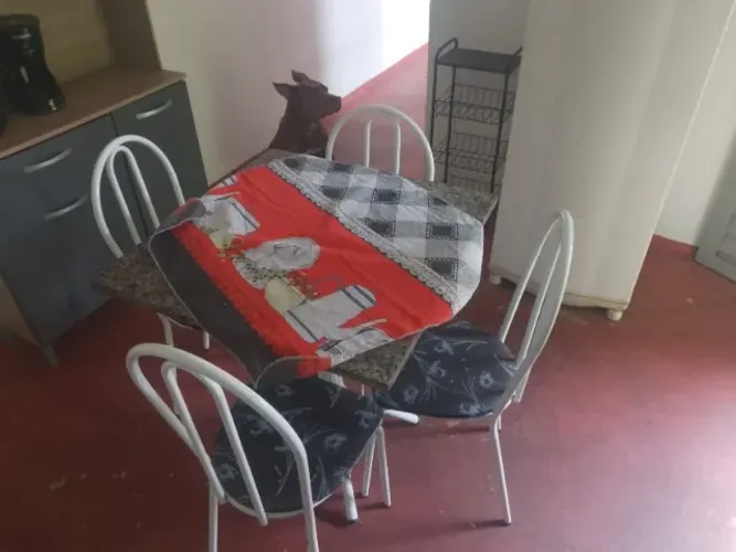 JOGO DE MESA COM 4 CADEIRAS À VENDA