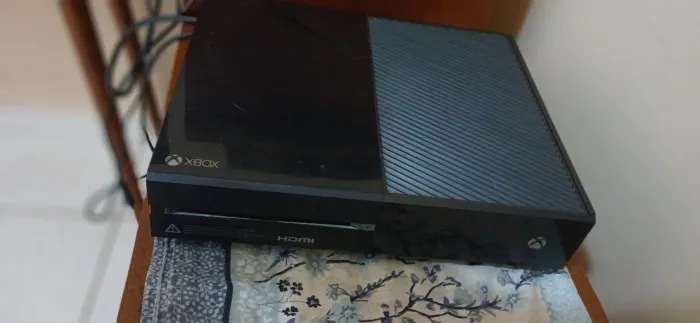 Xbox one fat 500gb + controle + presente