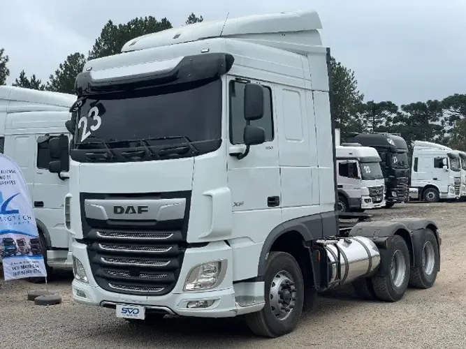 CAMINHÃO DAF XF 530 6X4 ANO 2023 EURO 6 - COM 295 MIL KM - DEFLETOR DE AR + CHAPÉU