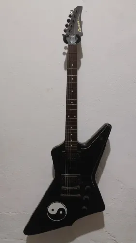 Guitarra + amplificador + capa personalizada 