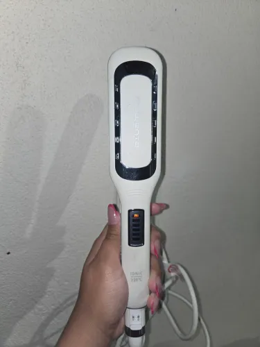 Prancha Rowenta Wet & Dry Pro nova <br>Pode ser usada com cabelos úmidos 180$