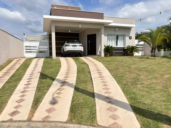 Casa térrea mobiliada com 4 dormitórios à venda e para locação em Boituva/SP